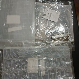 1 Large Mystery Mold, 3 Gkitters. 3 Mica Powders